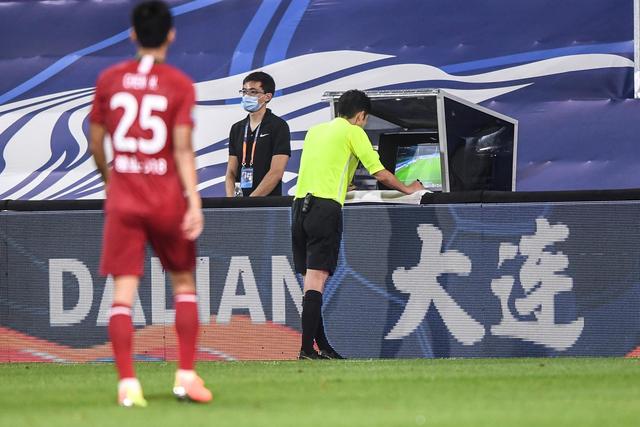 莱昂纳德32分快船险胜森林狼 76人力克独行侠